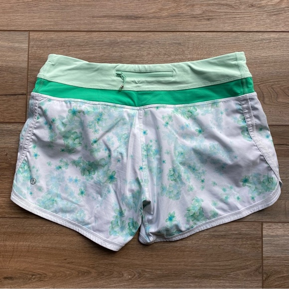 Lululemon Groovy Shorts White / Sea Green / Mint Shorts - 6 - Picture 2 of 8